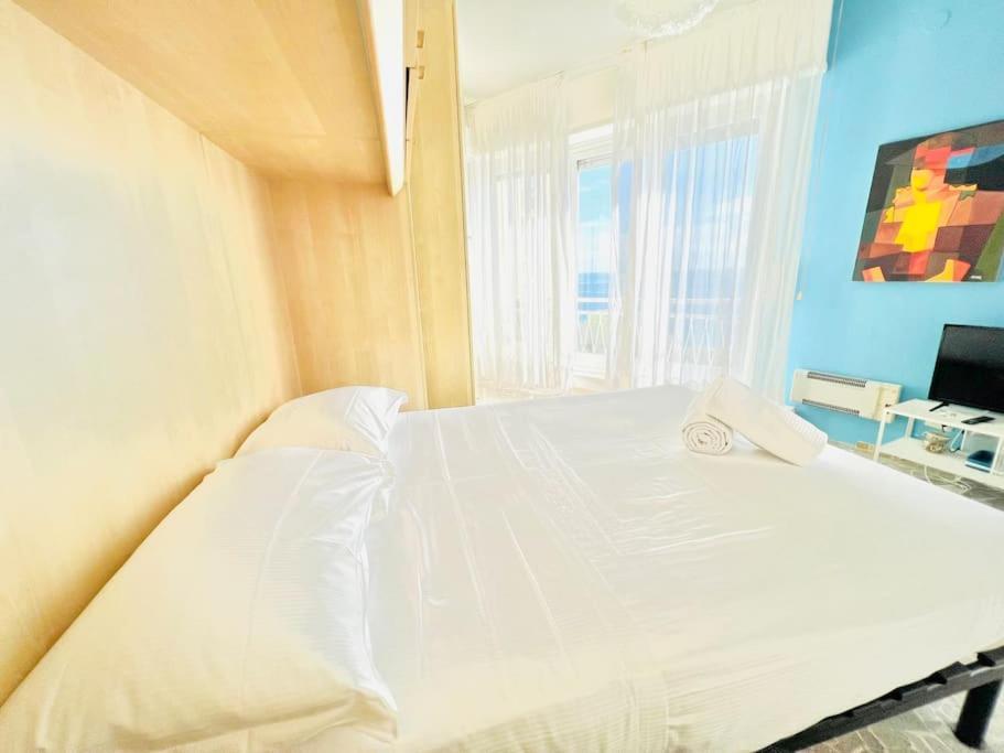 Suite Sunset 21 - Fronte Mare San Remo Exterior foto